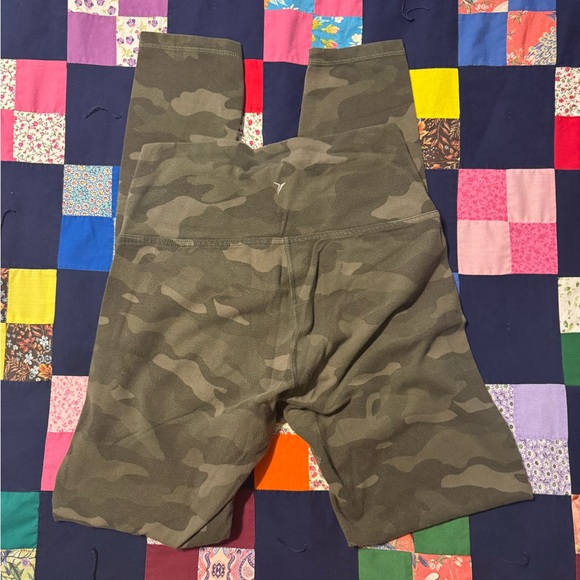 Old Navy Pants - Old Navy Olive Green Camo High-Waist Leggings
